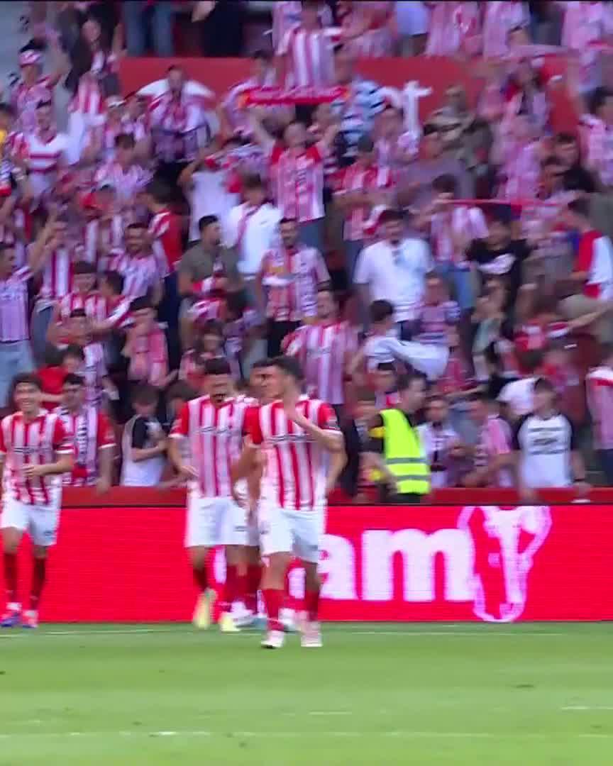 Unos venden camisetes y otros deciden derbis #diferencias