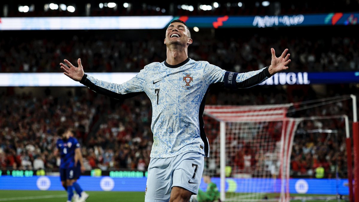 𝗠𝗢𝗠𝗘𝗡𝗧𝗢 𝗛𝗜𝗦𝗧𝗢́𝗥𝗜𝗖𝗢. 🎞️🤩 Cristiano Ronaldo #PartilhaAPaixão | #NationsLeague