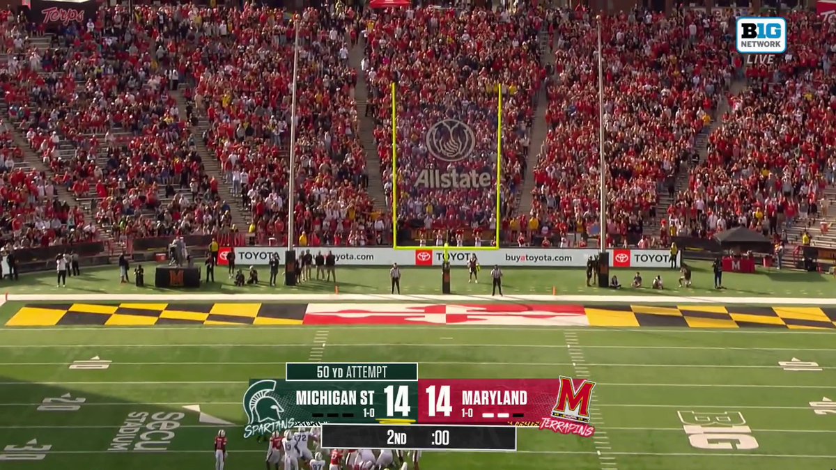 Michigan State drills it from 50 yards to cash Spartans 1H ML (+215) 👏