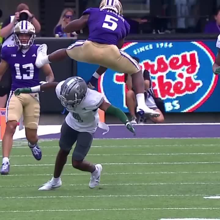 All the replays of that Giles Jackson hurdle 😱 #B1GFootball x Washington Football