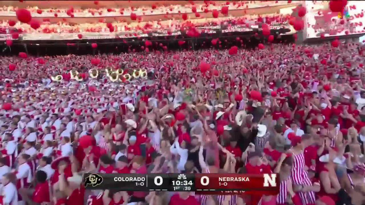 DANTE. DOWDELL. Nebraska Football TD. Balloons are back, baby 🎈 #B1GFootball on NBC 📺