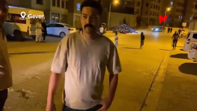 Yüksekova’da Polis halkı tehdit etti Hakkari’nin Yüksekova ilçesinde bir polis, yurttaşlara silah çekerek, “Sizin zulmünüz olacağım” sözleriyle tehdit etti