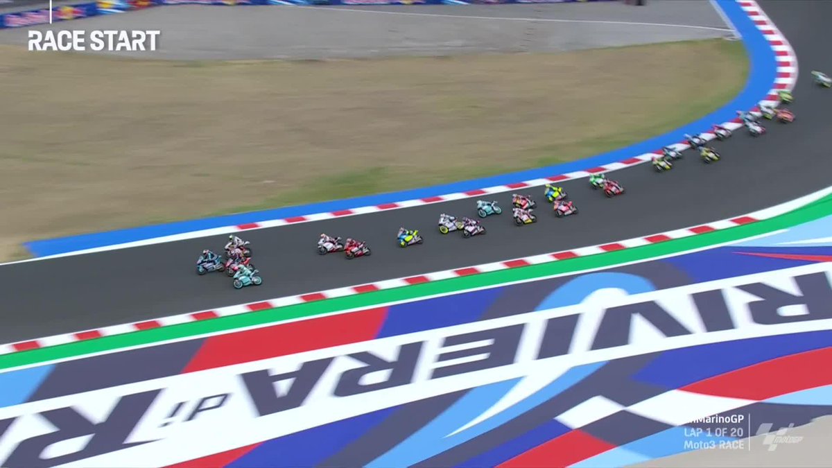 🚦 LIGHTS OUT IN #Moto3 🚦 @AngelPiqueras18 with a rocket start! 🤯 And there's a multi-rider crash in the back 💥 #SanMarinoGP 🇸🇲