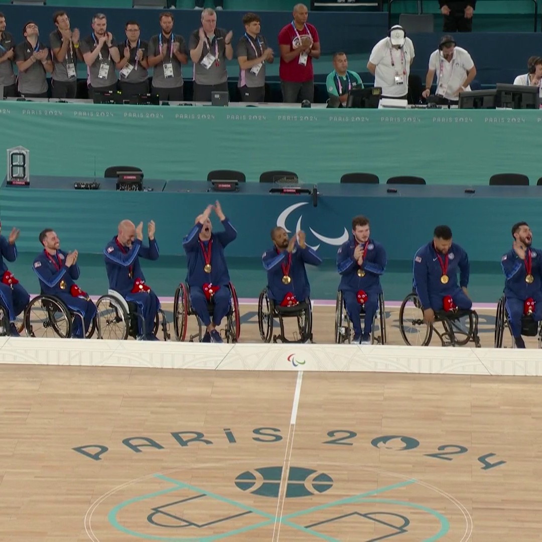 The first men's team to win three straight Paralympic gold medals. 🇺🇸🥇 The national anthem plays for the U.S. men's wheelchair basketball team after receiving their historic gold medal. #ParisParalympics