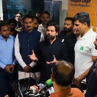 Proud to honor our national champion🇵🇰Arshad Nadeem with 1 million PKR as promised🤝Your hard work and achievements continue to inspire millions.Keep shining, champion! 💪🏅 #ArshadNadeem #Olympics2024Paris