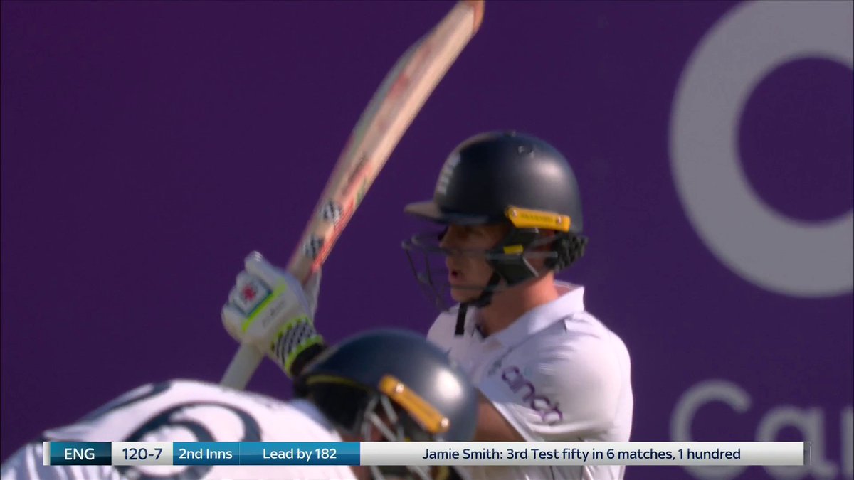 "Wonderful batting from Jamie Smith again" - Stuart Broad 32 runs from his last 10 balls brings up his fifty! 💥