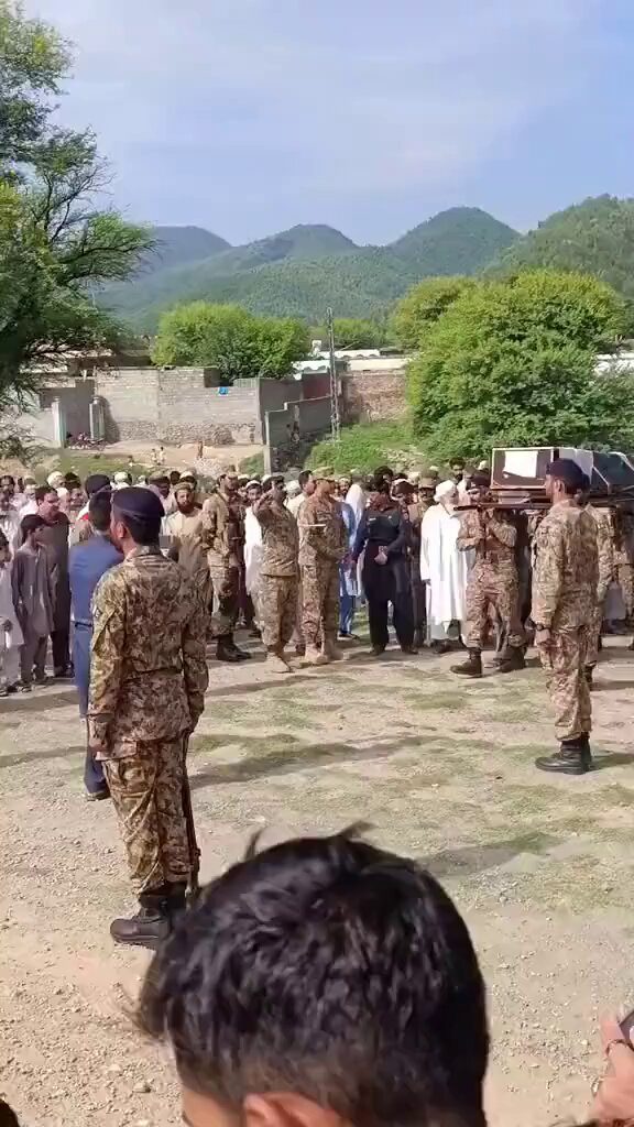 د بلوڅو وروڼو پر لاسونو دي برکتونه وي. او الله تعالی دي هر صالح مسلمان ته دا قوت ورکړي چي د پنجابي پوځ د جنازو او فاتحو ټغر ټولولو ته پرېنږدي، لکه همدې منافقینو چي موږ پدې پنځوس کاله د خپلو اوښکو پاکولو ته نه یو پريښي.