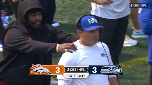 Marshawn Lynch is just chilling on the Seahawks sideline with HC Mike Macdonald 😂😂