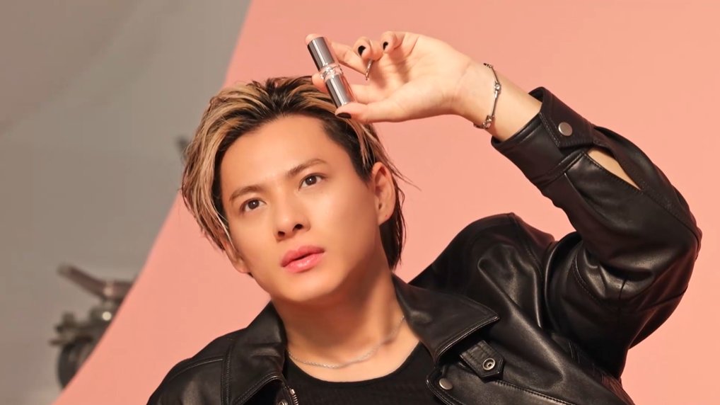 アジア アンバサダー平野紫耀さんから「YSL ラブシャイン キャンディ グロウ バーム」 についてコメントをいただきました。 #キャンディグロウバーム #平野紫耀 使用色: YSL ラブシャイン キャンディ グロウ バーム 1B
