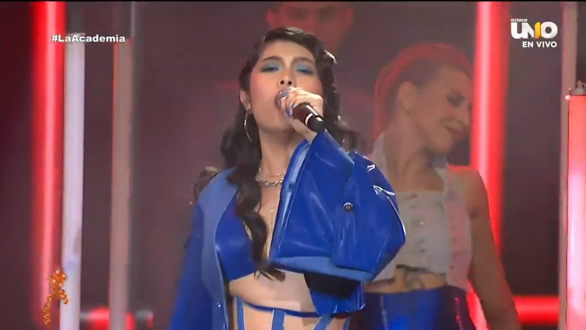 El power girl se apoderó del escenario con la presencia de #IsaveliLaina quien nos cantó "𝗙𝗔𝗟𝗦𝗔𝗦 𝗘𝗦𝗣𝗘𝗥𝗔𝗡𝗭𝗔𝗦" de #ChristinaAguilera. 😎🔥 ¿Qué sensaciones te dejó la académica? 👇🏼🧡 #LaAcademia #TeCambiaLaVida 🔴 EN VIVO ahora: