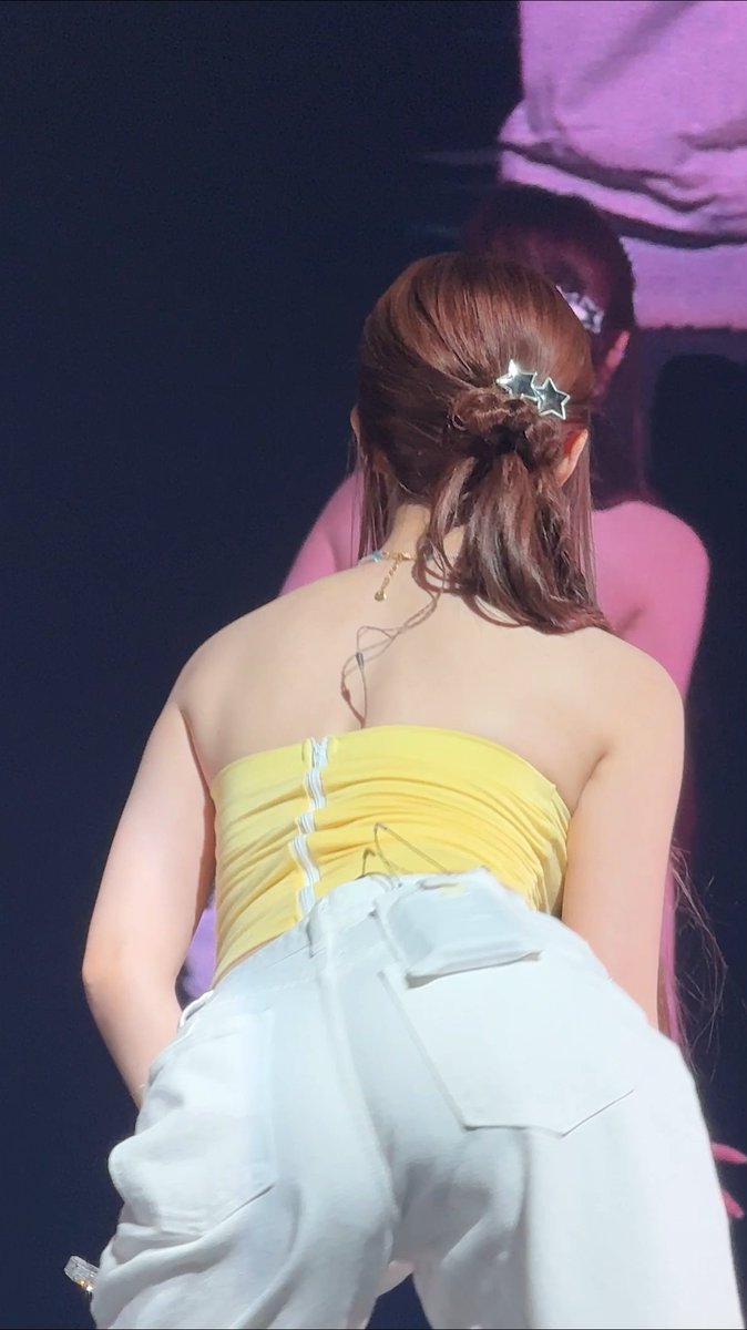 Shuhua showing off 😳 #예슈화 #슈화 #YehShuhua #Shuhua #葉舒華 #여자아이들 #GIDLE #iDOL #2024_GIDLE_WORLDTOUR #GIDLE_IN_OAKLAND