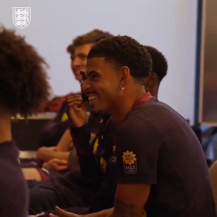 This is genuinely lovely to watch. What a fantastic little speech that is from Ashley Cole at the beginning.