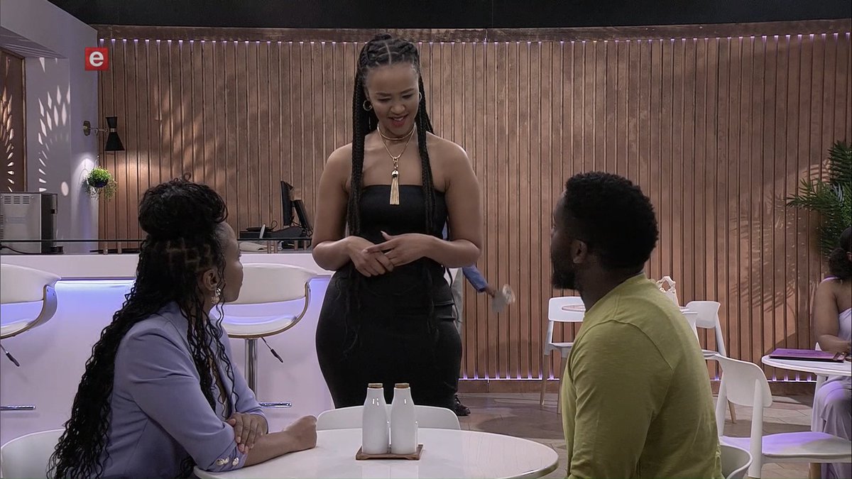 Umbuzo umile. 📍 Busi has been watching this "meeting" unfold and uyabona ukuthi noooh man, there's something else goingyon. It's Dintle's bombastic side eye for me! 😆 #etvScandal