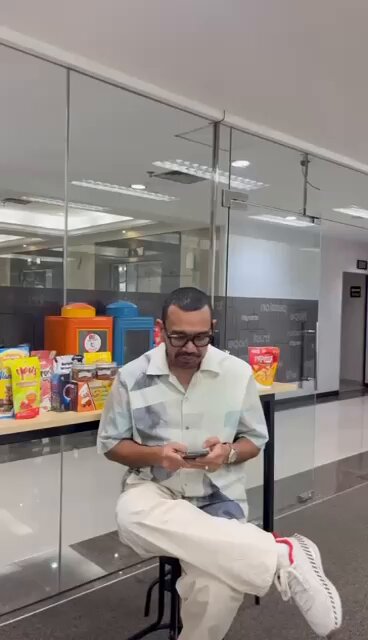 Terima kasih pak Joko Widodo sudah berhasil membuat sepakbola Indonesia menjadi lebih menarik dari permainan sampai prestasi dimana sebelumnya mafia sepakbola begitu dominan di negeri ini. Semoga dibawah pemerintah pak Prabowo Subianto #TimnasIndonesia berhasil menembus 100 dunia