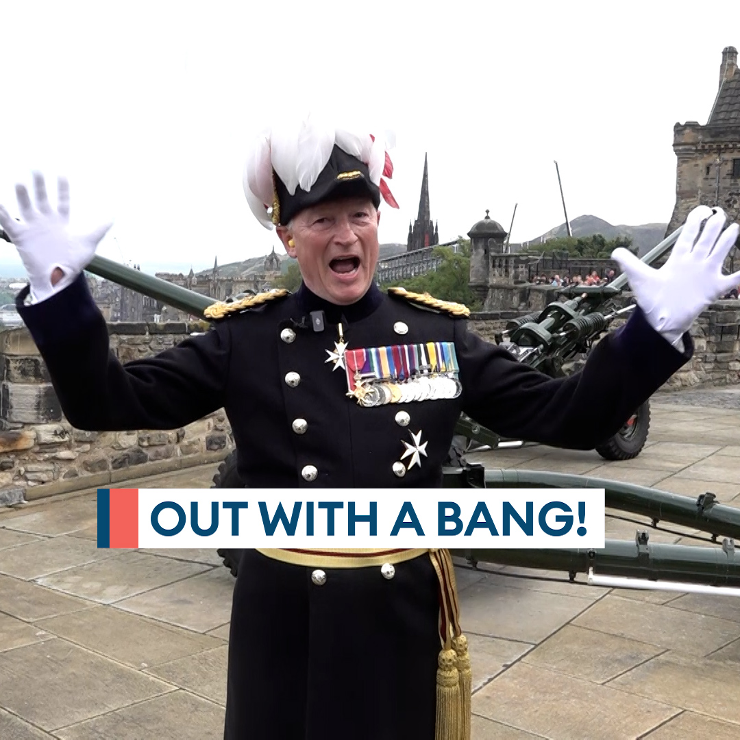 🗣️ “Out with a bang.” 💥 Major General Alastair Bruce has stepped down as Governor of Edinburgh Castle. In his last ceremonial event, he fired the One o’clock Gun 🏰 Find out more ➡️