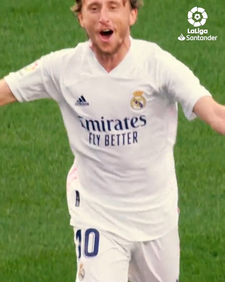 Pocos recordarán este gol de Luka Modric al Barça, pero es una jodida obra de arte 🎩✨