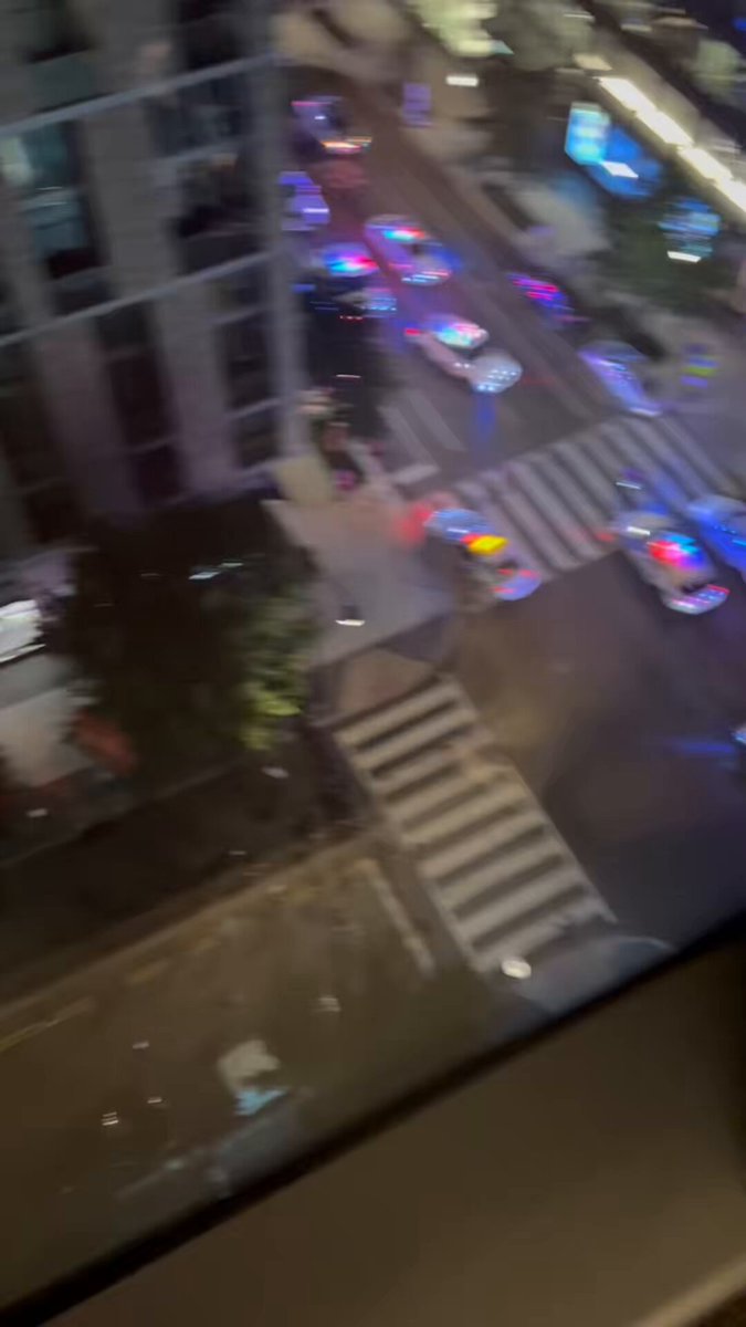 BREAKING: CHAOS IN DC! A mob just started breaking into the Gucci Store on I Street NW in downtown Washington DC. Numerous fires have been set in the area as well. This may be related to the earlier fatal officer-involved shooting in SE DC. #WashingtonDC