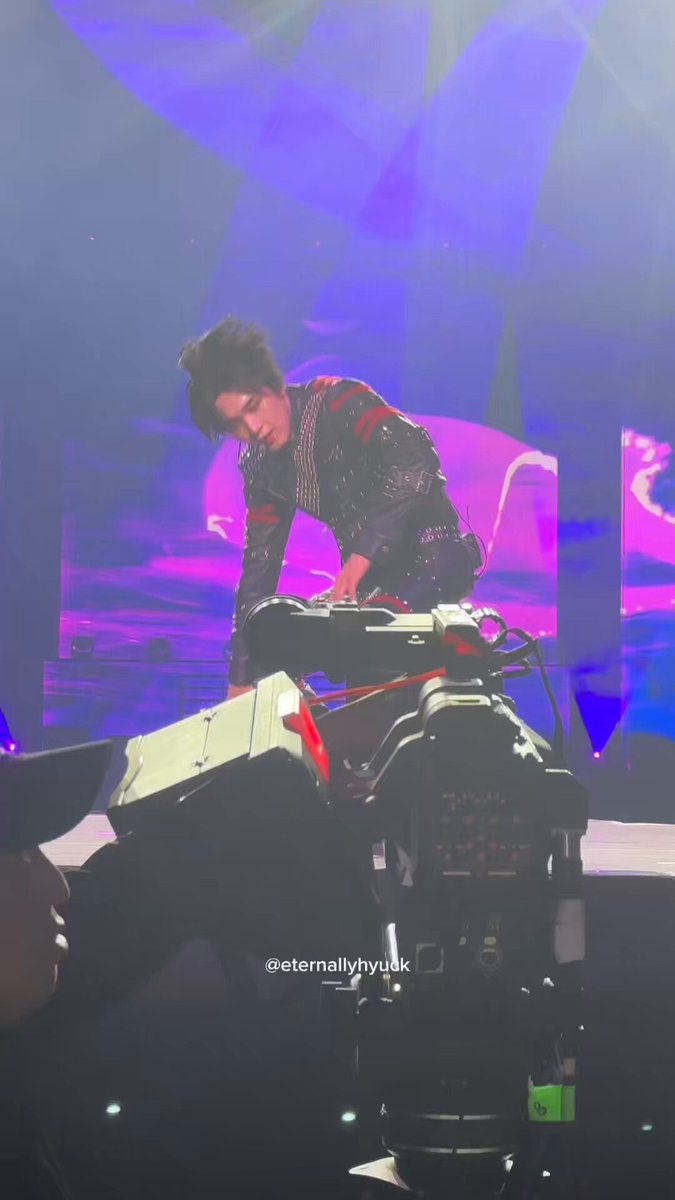this is the best poison haechan fancam ever i’m going crazy