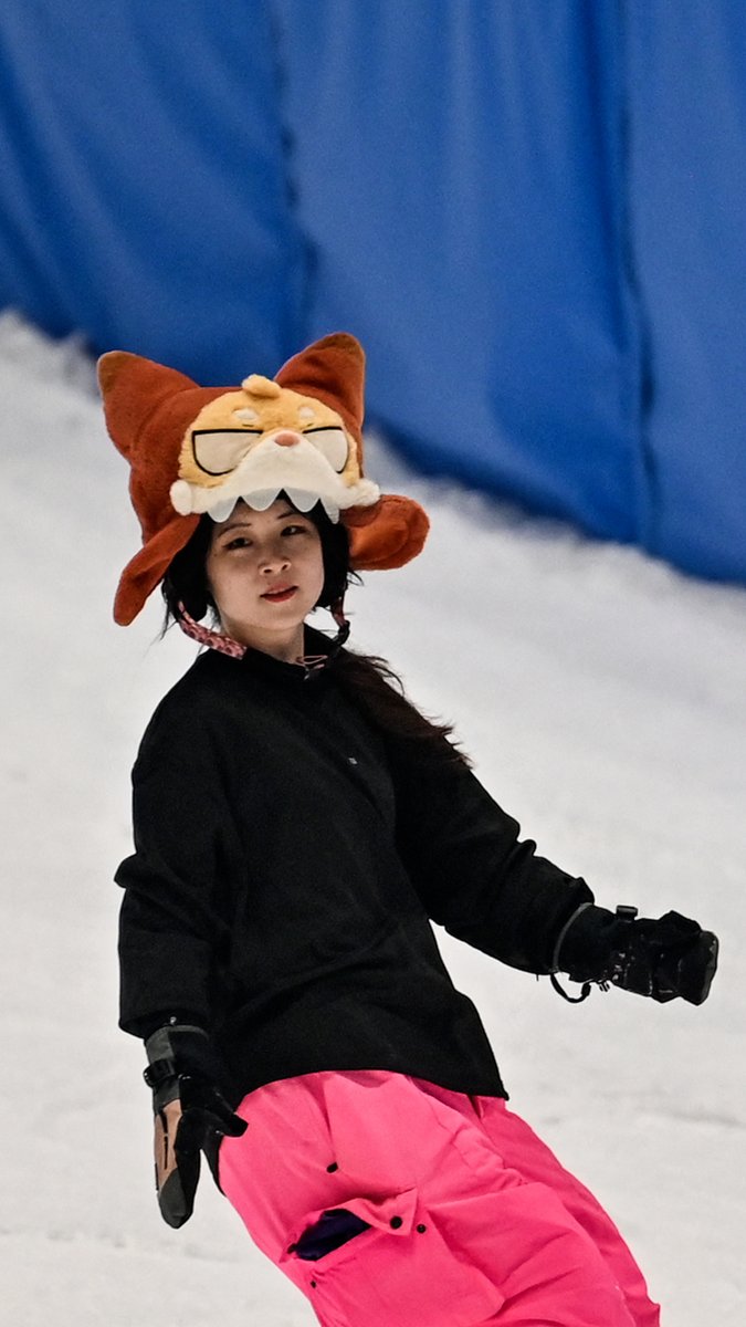 VIDEO: Shanghai has opened the world's largest indoor ski resort, welcoming visitors in snowsuits to its pistes as China reported its hottest August in 60 years. #AFPVertical