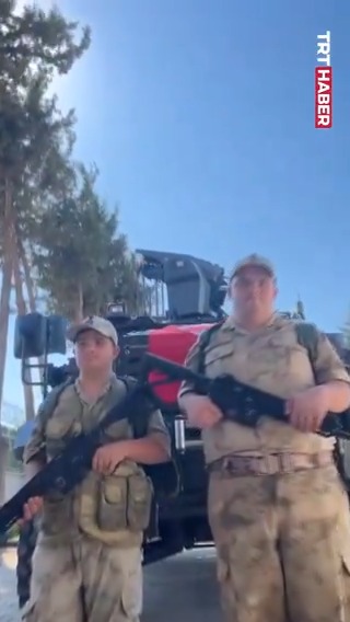 Kamuflaj giyip yemin ettiler. Gaziantep'te down sendromlu 2 gencin askerlik hayali gerçek oldu.