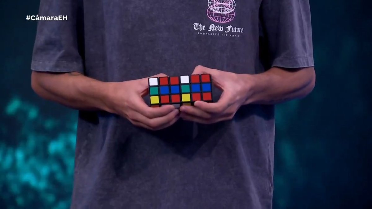 🎩✨ Adrilox nos sorprende con su increíble magia utilizando cubos de Rubik #CámaraEH