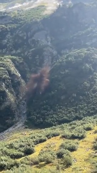 🪨 Un éboulement s'est produit ce mardi au Col de l'Encrenaz à Vallorcine en Haute-Savoie ! D'énormes blocs rocheux ont dévalé la montagne ! 😮 (© Stéphane Hoerner)