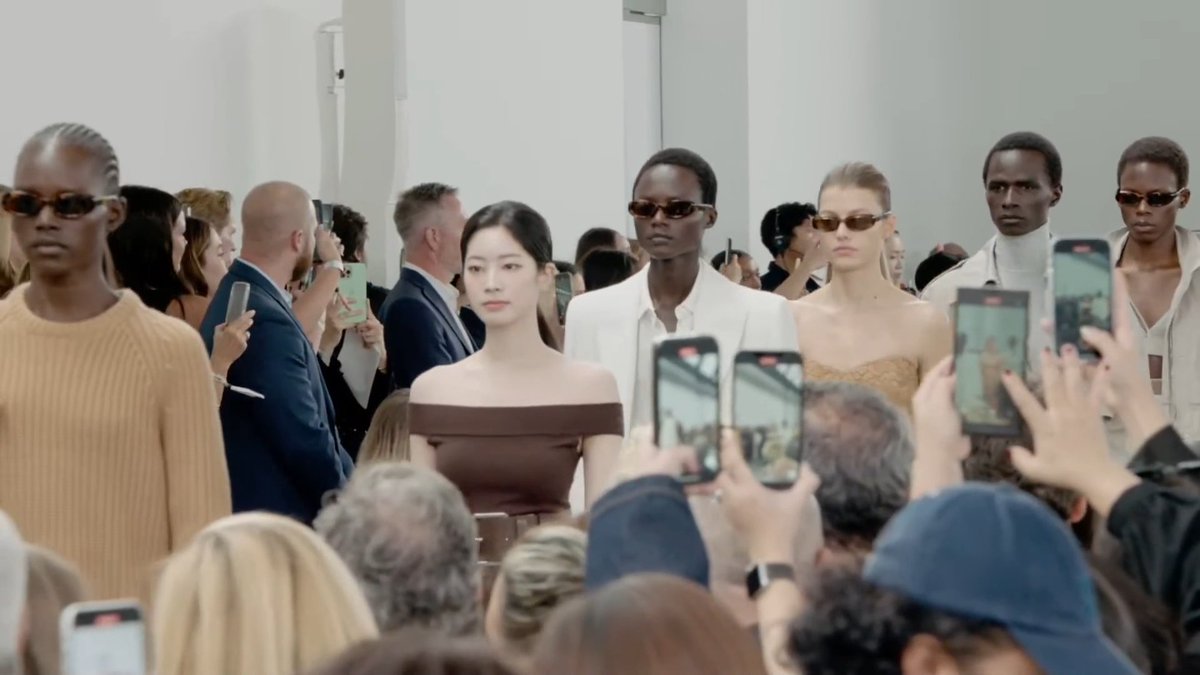 KIM DAHYUN MAKES HER RUNWAY DEBUT AT MICHAEL KORS SPRING-SUMMER 2025 SHOW