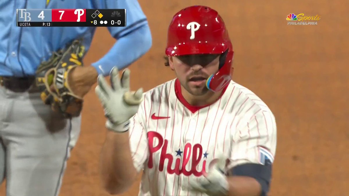 BUDDYYYYYYYYYYY His first hit as a Philadelphia Phillie!!!!!