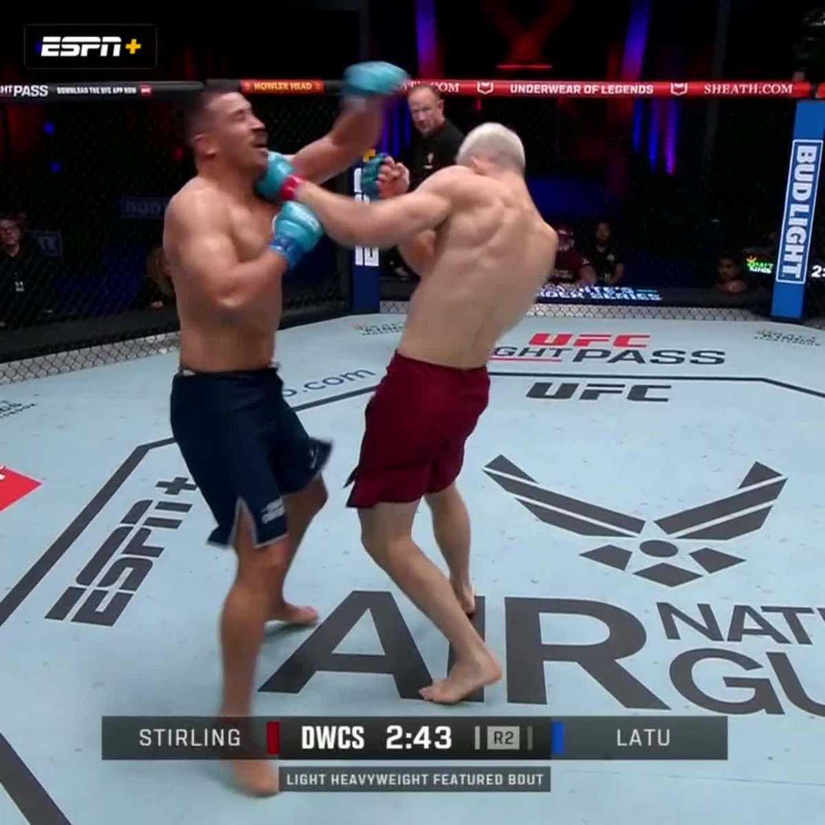 THE LEFT HOOK FROM NAVAJO STIRLING SENT HIM TO SLEEP 💥 #DWCS