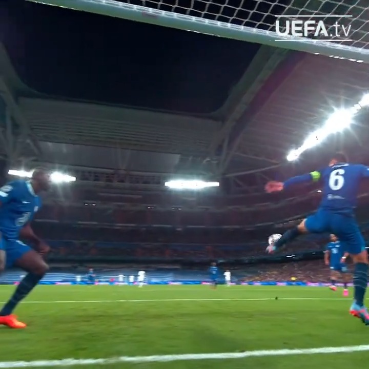 Thiago Silva clearance 😲 #UCL