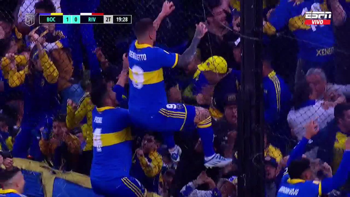 🔙 Hace dos años, Boca Juniors cortaba la racha de SIETE AÑOS sin ganar un Superclásico de LOCAL y con este cabezazo de Darío Benedetto, vencía a River Plate.