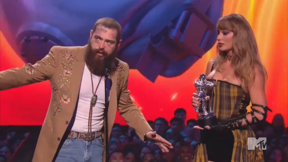 🎥| Taylor Swift & Post Malone's acceptance speech for 'Best Collaboration' #VMAs