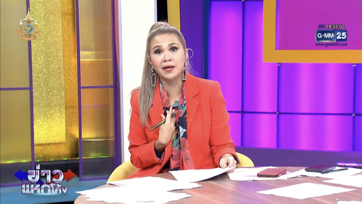 พิธีกรข่าวแหกโค้งแสดง คห.#น้ําท่วม2567 . พุดเดิ้ลของขึ้น ทำไม รบ.ต้องรอหลังแถลงนโยบาย . ดาด้า: นักร้องเยอะ . อนุวัฒน์: ซิกแซกตั้ง รบ.ยังซิกแซกได้ เรื่องแค่นี้มันเล็กน้อยมาก . พุดเดิ้ล: ซิกแซกเรื่องนี้ ปชช.จะแซ่ซ้อง . ดาด้า-พุดเดิ้ล: นักร้องออกมาจะโดนด่า . #ยามเฝ้าจอ #น้ําท่วม67