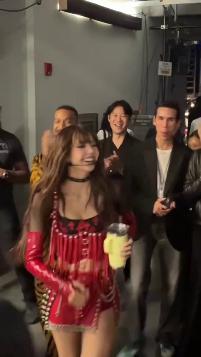 LISA, LISA, LISA, LISAAAAAAA 🙌 💋 #VMAs #LISA