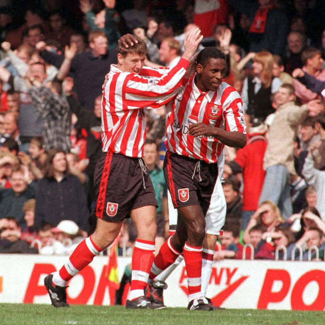 11: Monkou ⚽️ 43: Le Tissier ⚽️ HT: #MUFC change kits 🥴