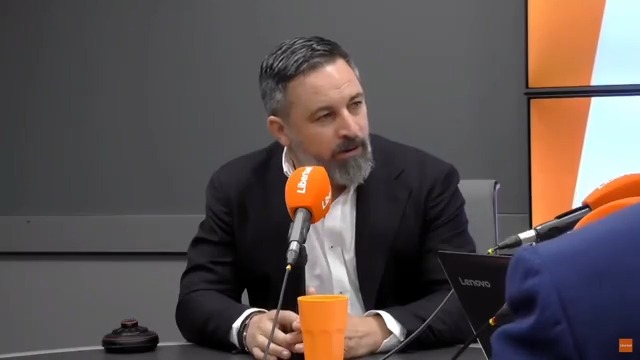 💥 Santiago Abascal 🇪🇸 estalla contra los "medios falsarios" al servicio de Génova 13 que mienten y manipulan contra VOX. ⬇⬇⬇