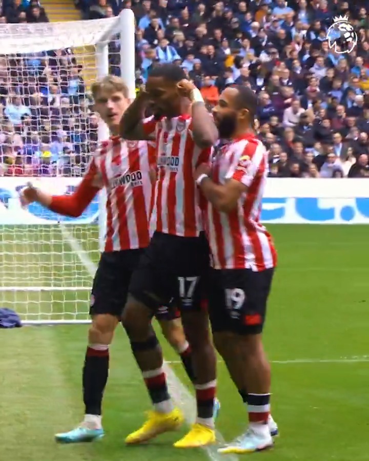 The last team to win away at Man City in the Premier League? 🤔 That'd be Brentford FC, back in 2022! 🐝 Will we see a repeat on Saturday? 👀