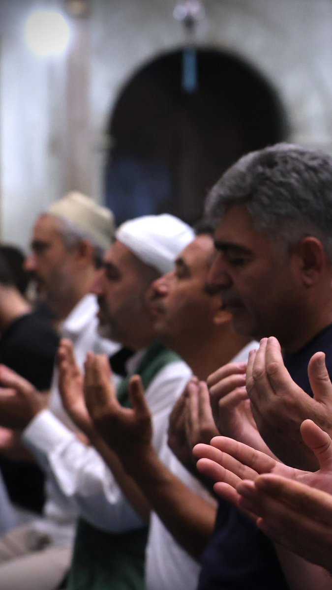 İlahi Ya Rabbi! Zalimleri birbirine musallat eyle, kahru perişan eyle. Gazzeli, Filistinli kardeşlerimize yardım eyle Ya Rabbi.