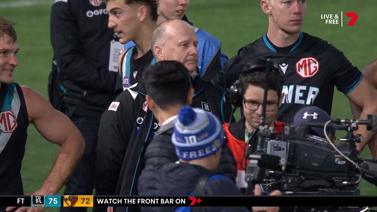 🗣️ "He's a 60-year-old man, act your age. You don't go and start stuff like that." - Luke Hodge on Ken Hinkley post-match