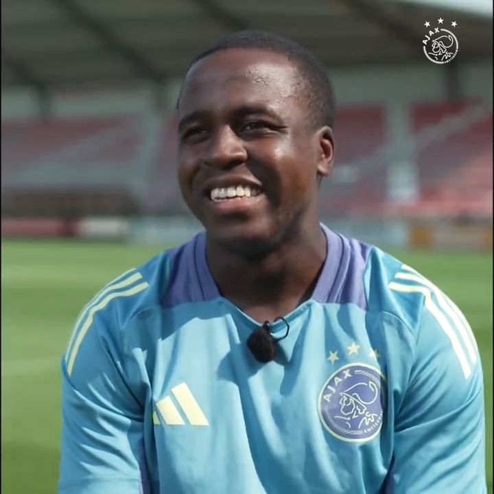Terug als Trainer #1: Lesly de Sa 'Ik was zo blij toen ik mijn eerste contract kreeg' 😄