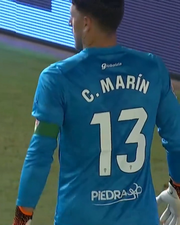 🧤❌ ¡Carlos Marín Tomás evitó el primer gol del RC Deportivo! #LALIGAHYPERMOTION #LALIGAHighlights
