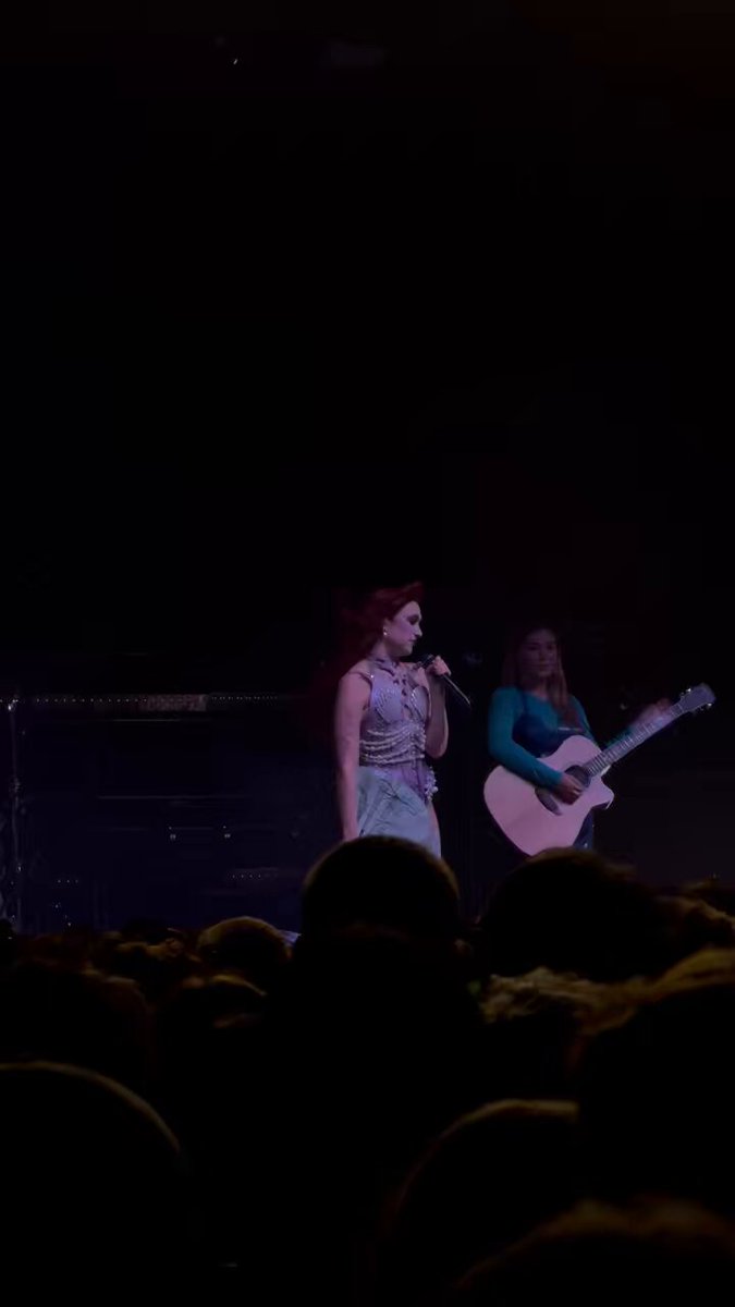 “People in my hometown call gay people clowns, that’s why I actually wear my white face… Like b**ch, I’ll show you a clown.” — Chappell Roan at her ‘Midwest Princess’ tour show in Manchester