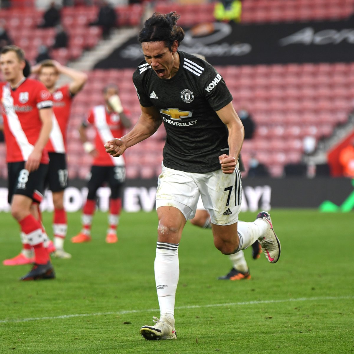 El Matador 🏹 Edi Cavani Official at St Mary's 👌 #MUFC || #PL