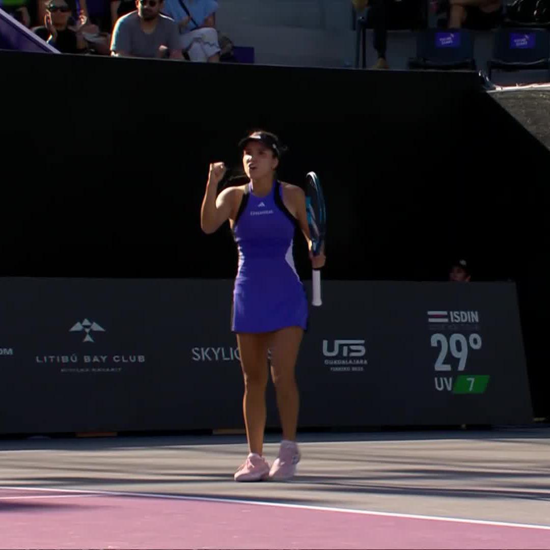 another one 🫳 Camila Osorio creating a highlight reel of winners today! #GDLOpenAKRONxSantander
