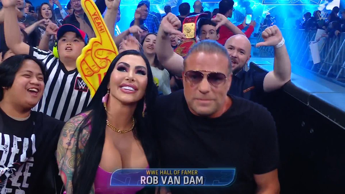 Look who's here tonight for the premiere of #SmackDown on the USA Network! 🙌