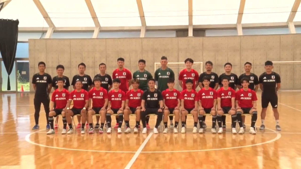 🔹フットサル日本代表🔹 9/13(金)、#高橋健介 新監督のもとフットサル日本代表の活動がスタート⚽️ 新体制での活動初日の様子をお届けします🎥 直近の2026年 #アジアカップ では3位以内に入ることを目標に、2028年 #ワールドカップ 出場、そしてベスト8以上を目指して、高橋監督のもと強化を図っていきます。 チームは14日(土)にキルギスに移動し、試合に向けたトレーニングがスタートします✈️🇰🇬 フットサル日本代表についての詳細はこちら⏬️ #夢への勇気を #jfa #daihyo #フットサル日本代表
