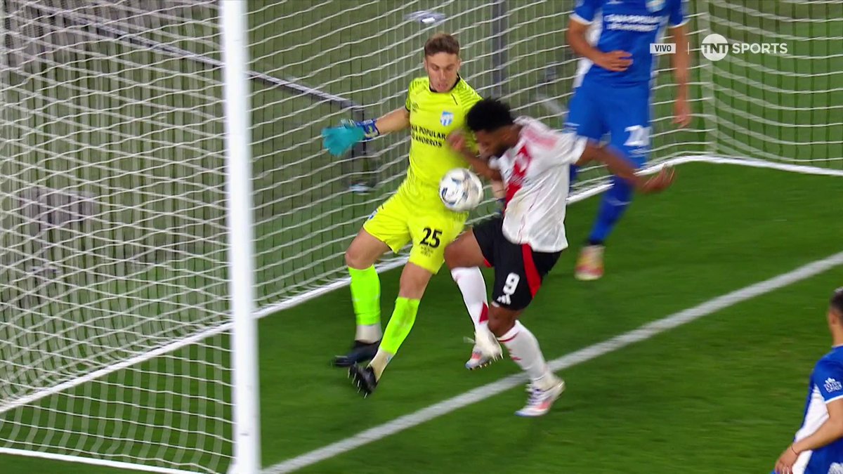 Corrección: Había mano de Borja, el gol no debió ser cobrado
