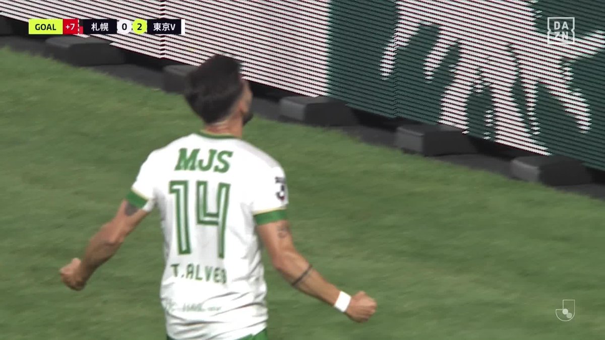 ／ 試合を決めたJ1初ゴール🔥 ＼ #チアゴアウベス カウンターを仕上げる冷静なフィニッシュ！ 嬉しいJ1初ゴールで試合を決めた🙌 🏆明治安田J1リーグ第30節 🆚札幌×東京V 📺#DAZN でライブ配信中 #札幌東京V