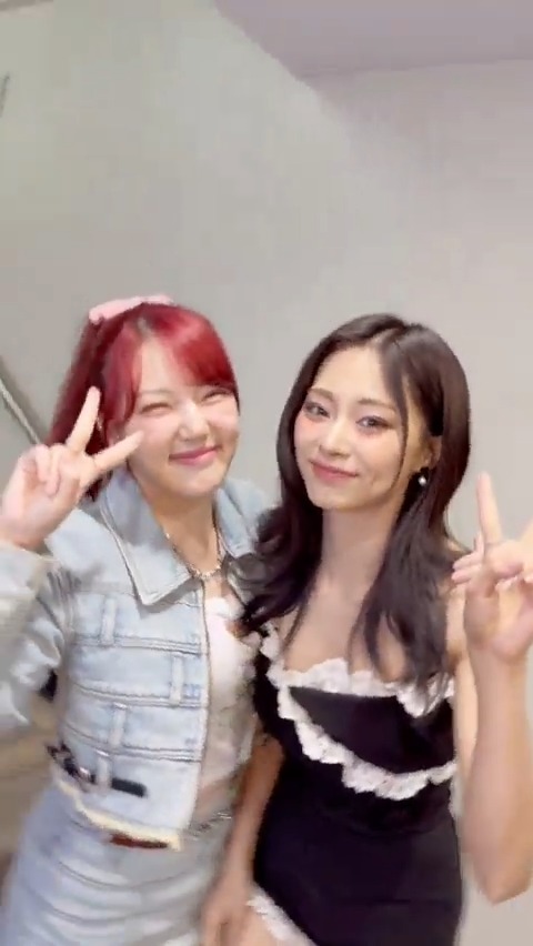 #RunAway 🏃‍♀ with #YERIN ❤ 💙 Listen [abouTZU] 💙 #TWICE #트와이스 #TZUYU #쯔위 #abouTZU #예린