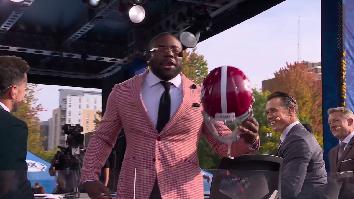 "You know why 18 is on this helmet? Cause that's how many Nattys we got." ๐๐ Mark Ingram II had to show love for Alabama Football in Wisconsin ๐